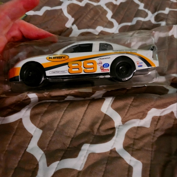 Golden Wheel Diecast Car UNOPENED 1/24 #89 Kirby /Berkshire Hathaway Model - Picture 2 of 7